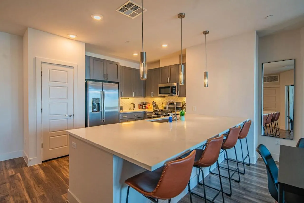 Stunning 2Br Kierland Common, Tpc Golf, Pool, Gym, W-D Apartment Scottsdale
