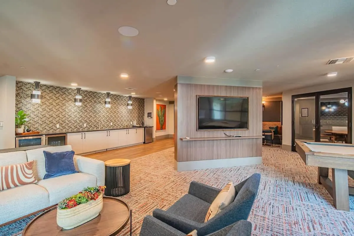 Stunning 2Br Kierland Common, Tpc Golf, Pool, Gym, W-D Apartment Scottsdale